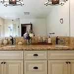 5 Mins From Universal With Heated Pool, Spa, Golf & Pong