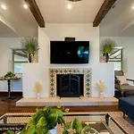 5 Mins From Universal With Heated Pool, Spa, Golf & Pong