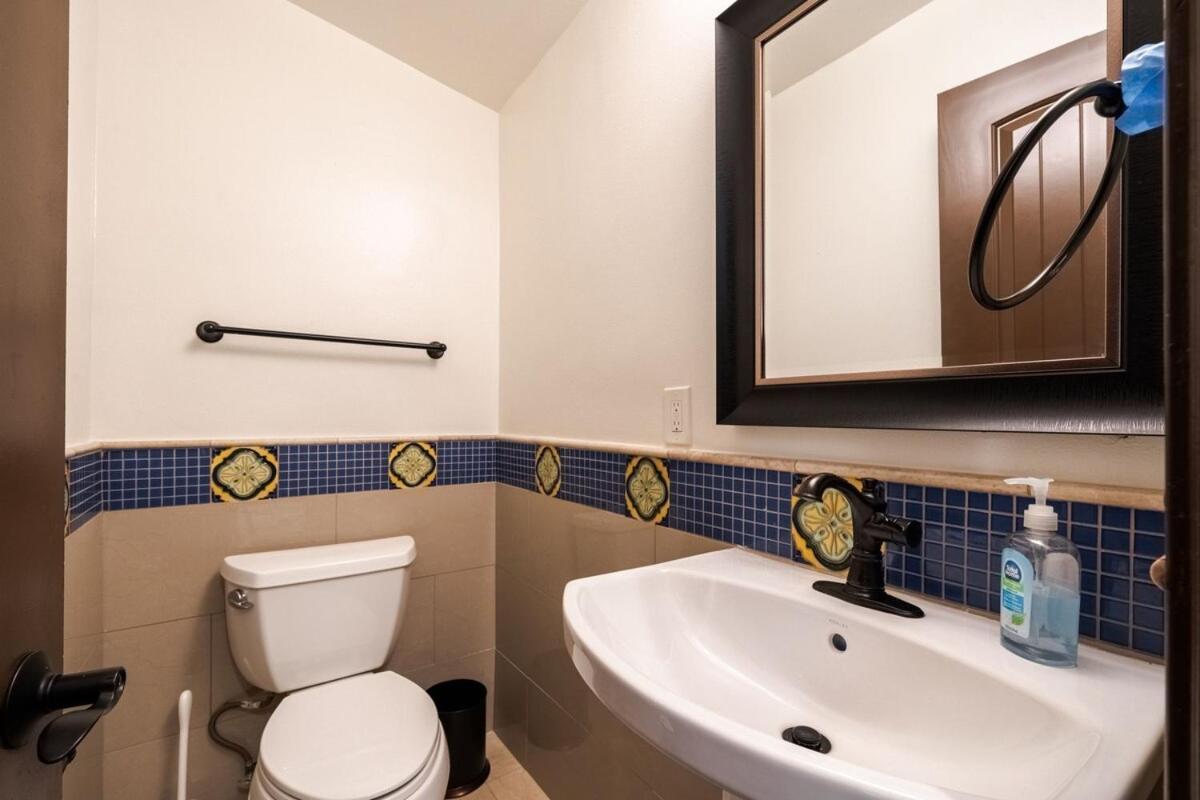 Holiday home 5 Mins From Universal With Heated Pool, Spa, Golf & Pong Los Angeles