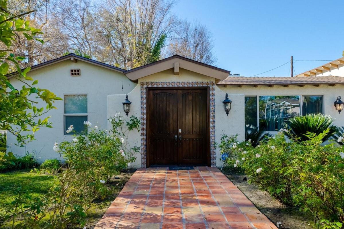 Holiday home 5 Mins From Universal With Heated Pool, Spa, Golf & Pong Los Angeles