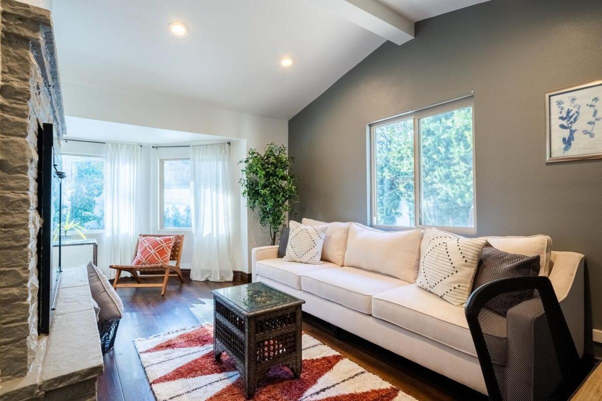 5 Mins From Universal With Heated Pool, Spa, Golf & Pong * Los Angeles