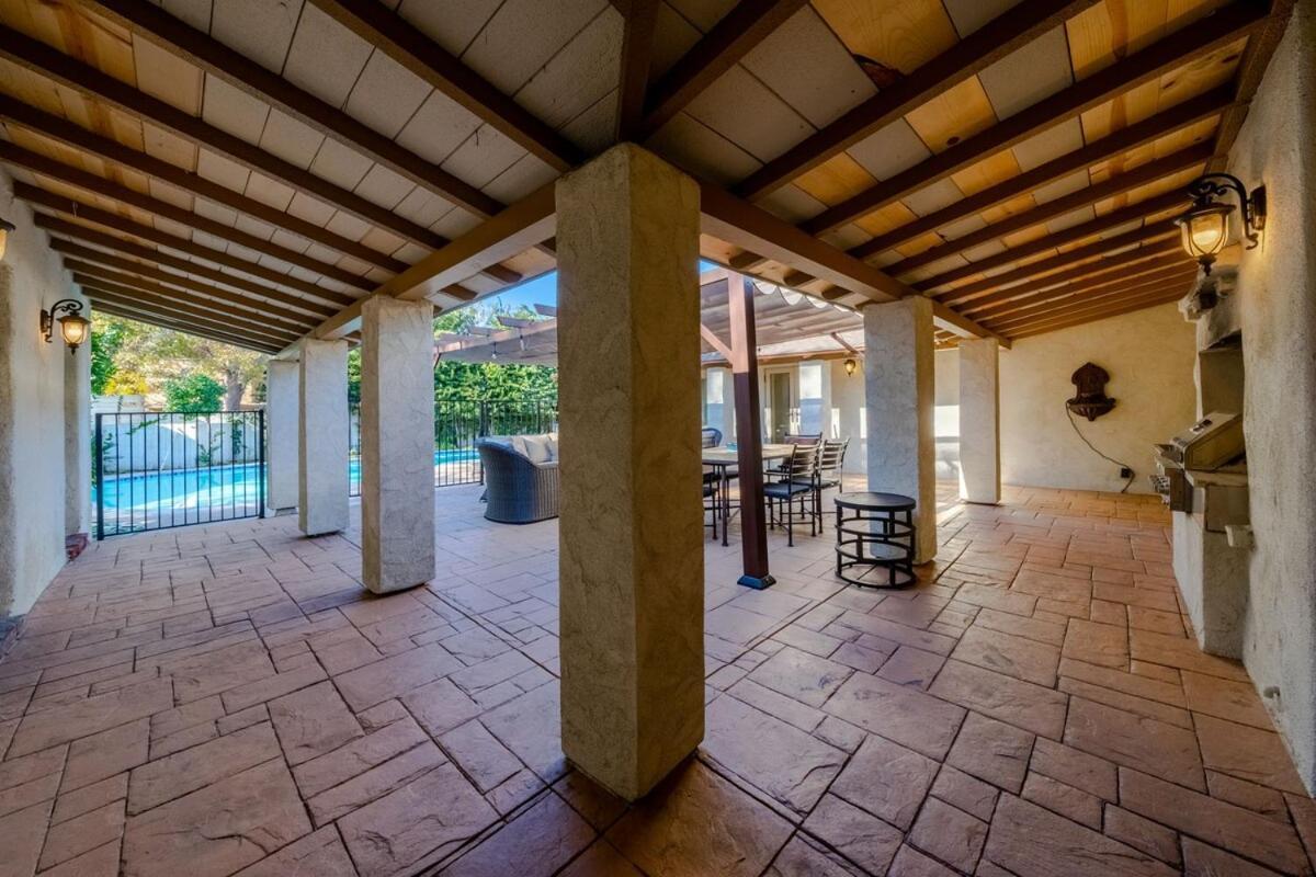 5 Mins From Universal With Heated Pool, Spa, Golf & Pong Holiday home Los Angeles