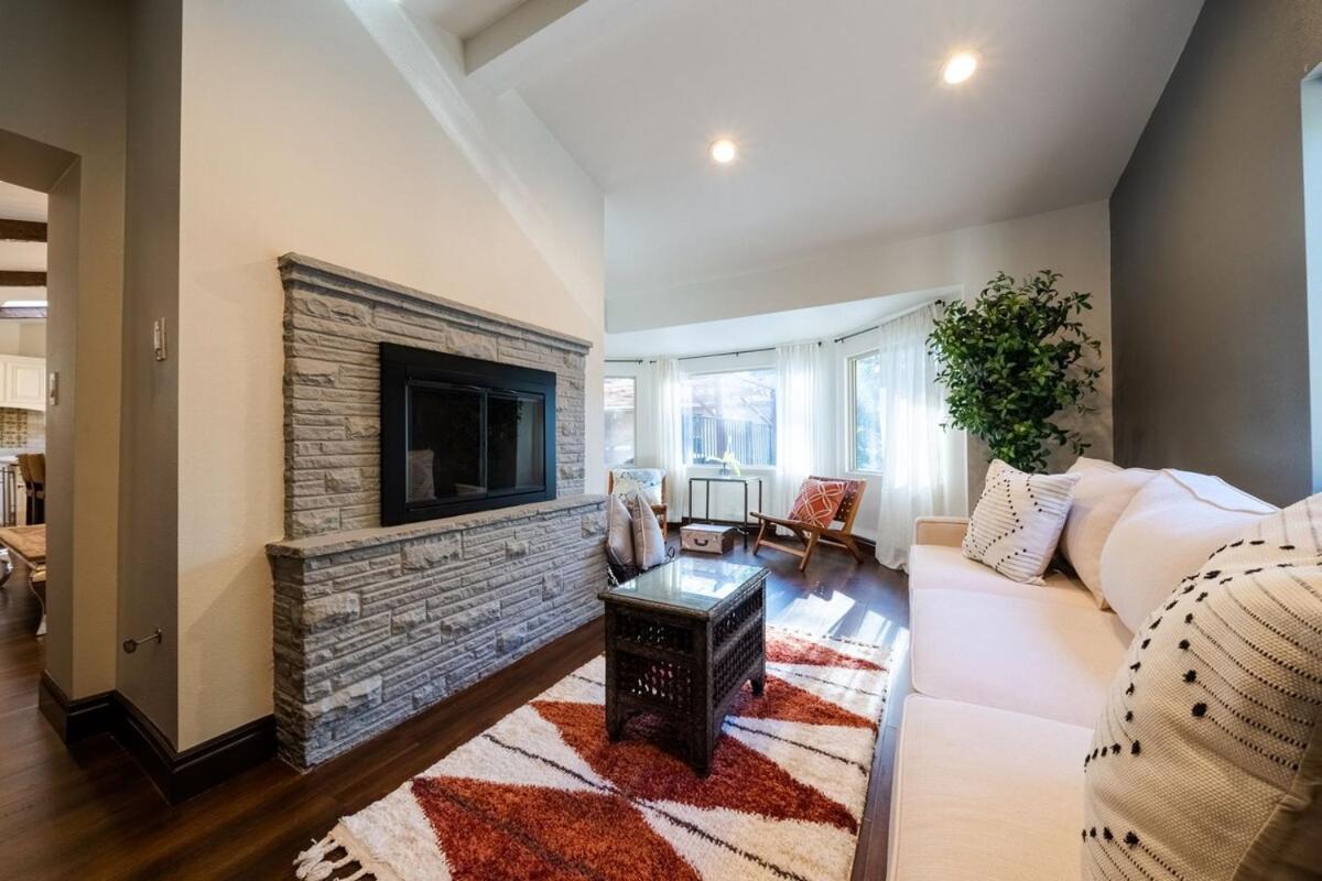 5 Mins From Universal With Heated Pool, Spa, Golf & Pong Los Angeles