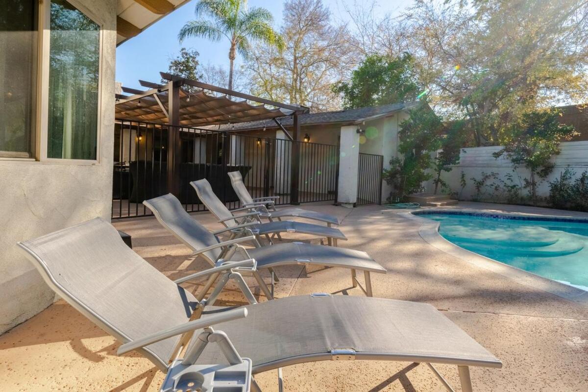 5 Mins From Universal With Heated Pool, Spa, Golf & Pong Holiday home Los Angeles