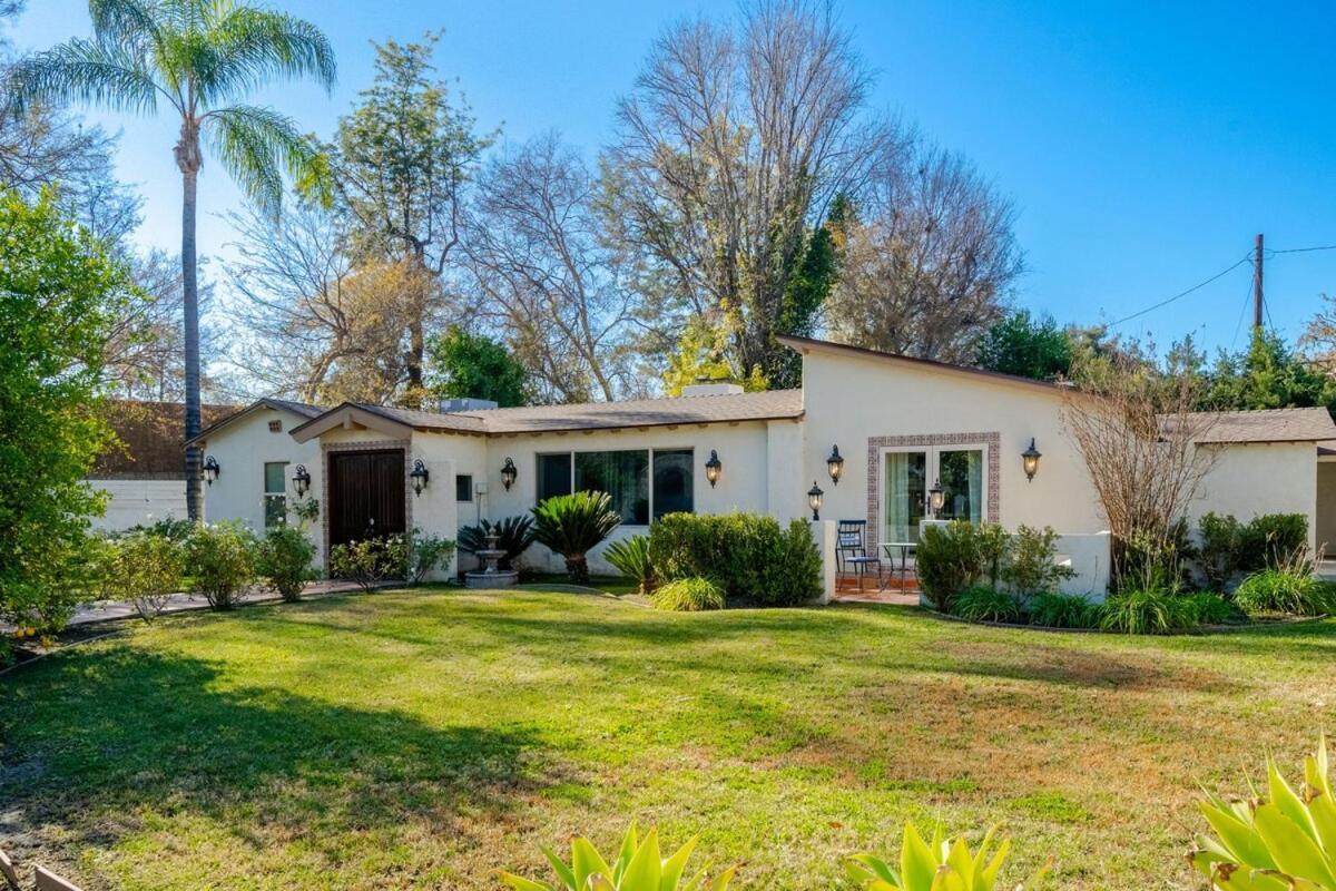 5 Mins From Universal With Heated Pool, Spa, Golf & Pong Los Angeles